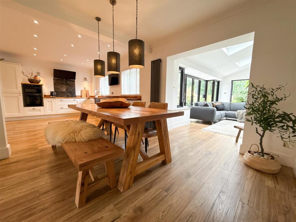 OPEN PLAN KITCHEN DINING ROOM