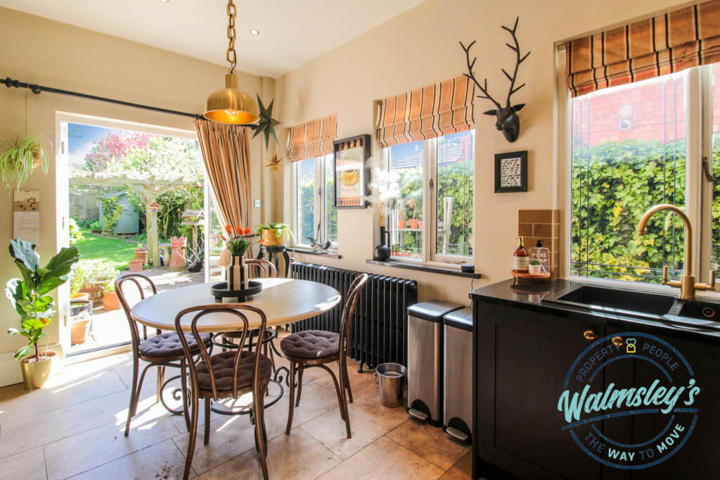 Kitchen dining area