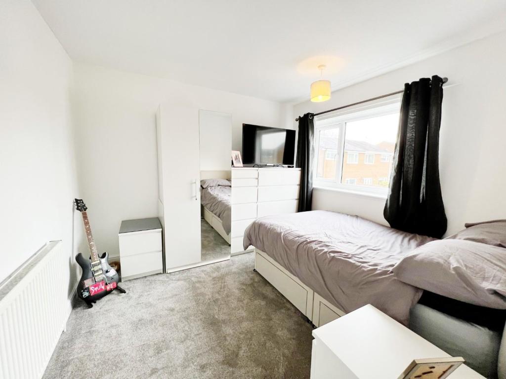 Bedroom 2 pic 1.jpg