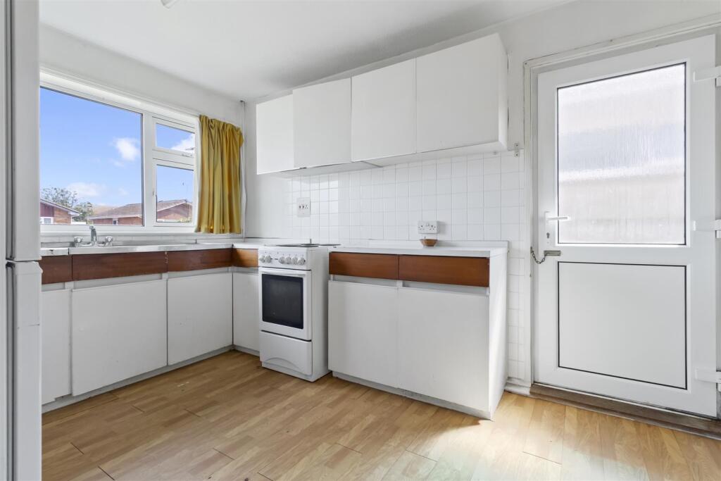 Rockingham Close, 22-011.JPG