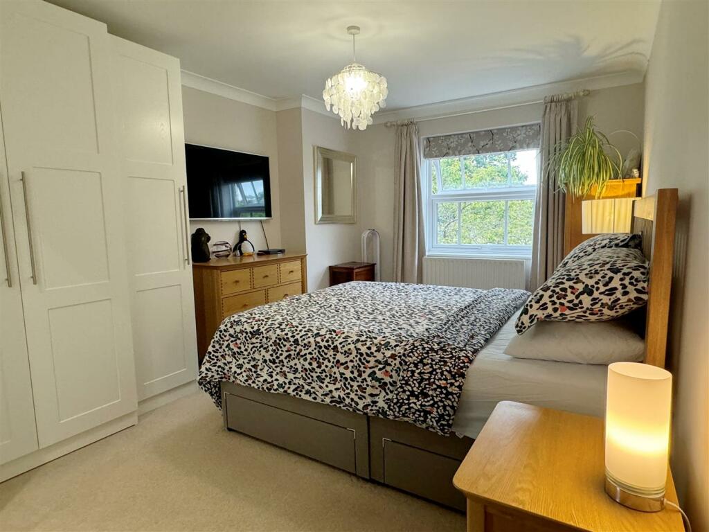 Bed 1.JPG