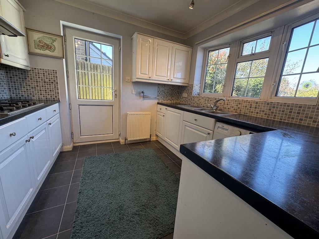 5 - Kitchen.jpg