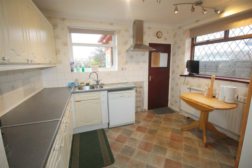 Crosland Road, 39, kitchen.JPG