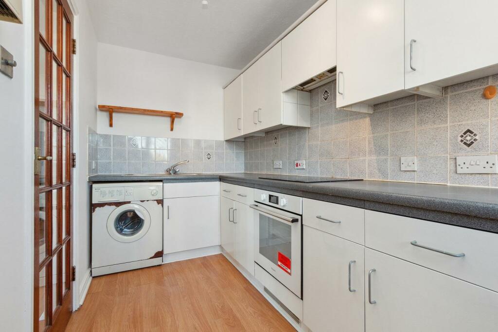 9 Hartley Court Longfield Drive kitchen 2.jpg