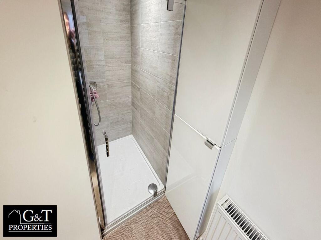 MASTER ENSUITE