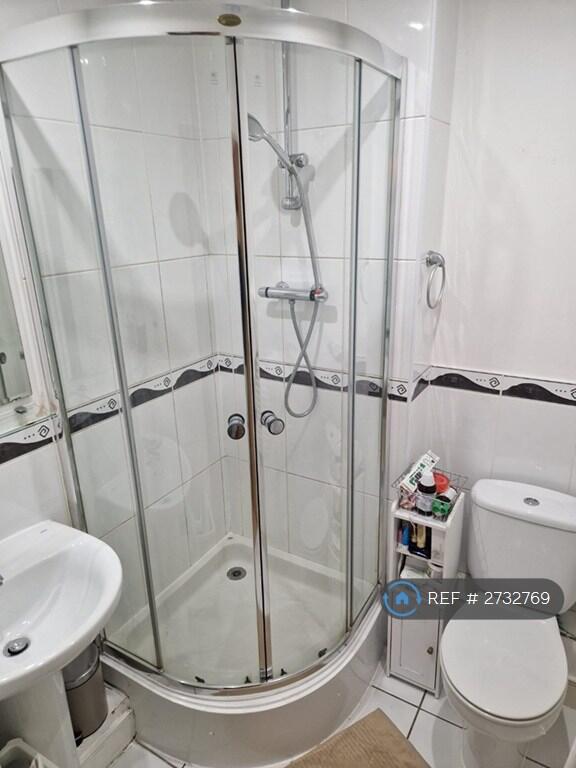 Master Bedroom Ensuite Bathroom