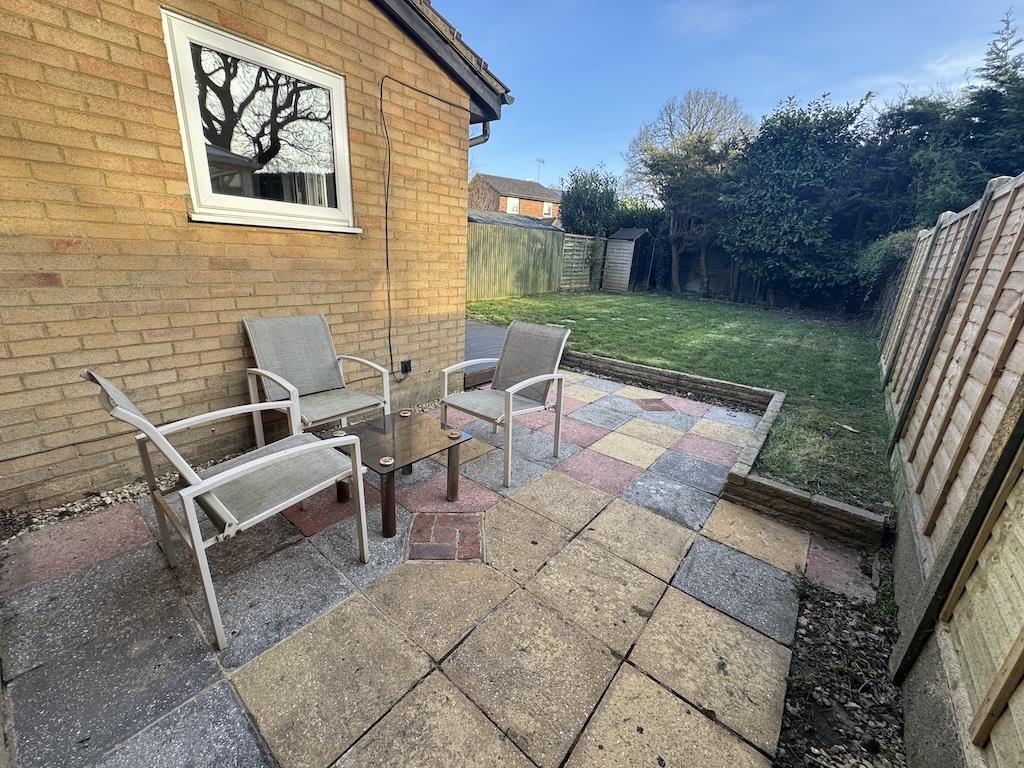20 - Patio area.jpg