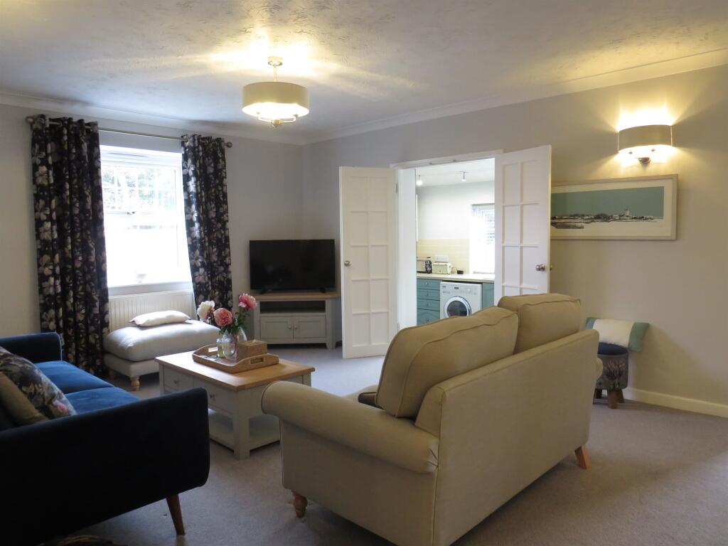 Sitting/Dining Room