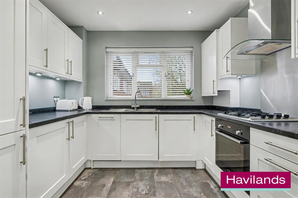 Flat 25, Springbank N21 1JH-8.jpg