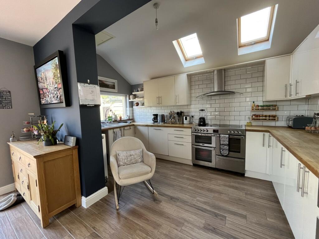 Dining area/kitchen