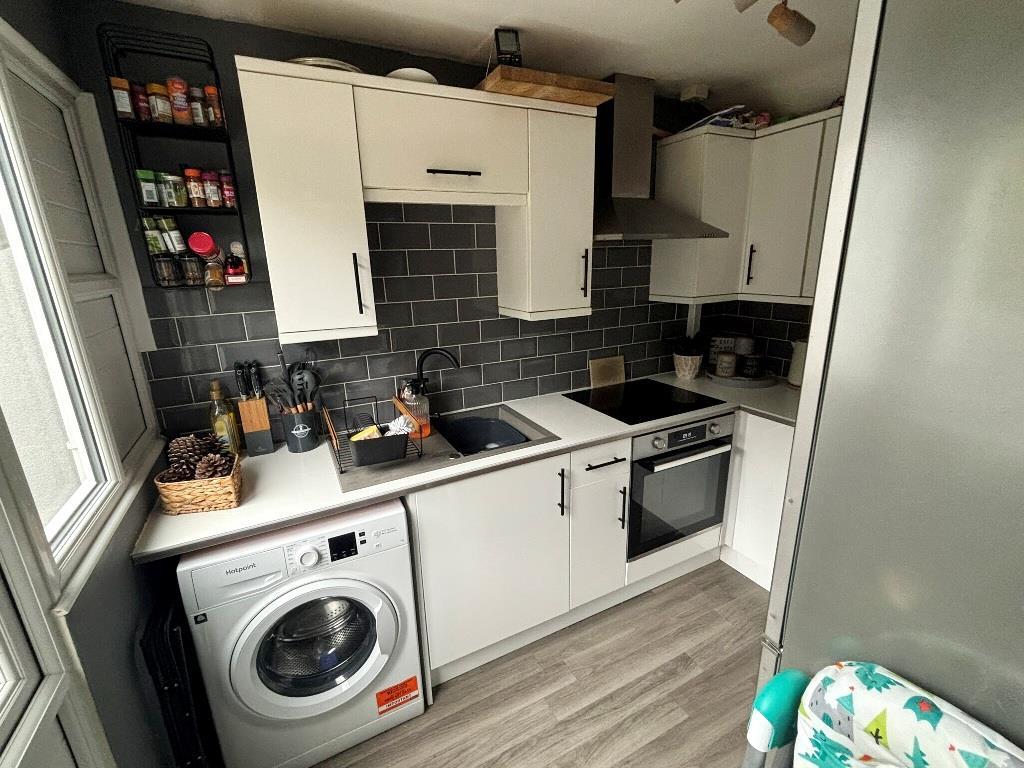 Kitchen (2).JPEG