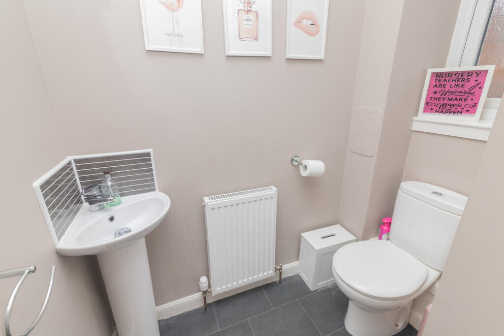 109 ivy gardens Paisley PA1 2BT L-24
