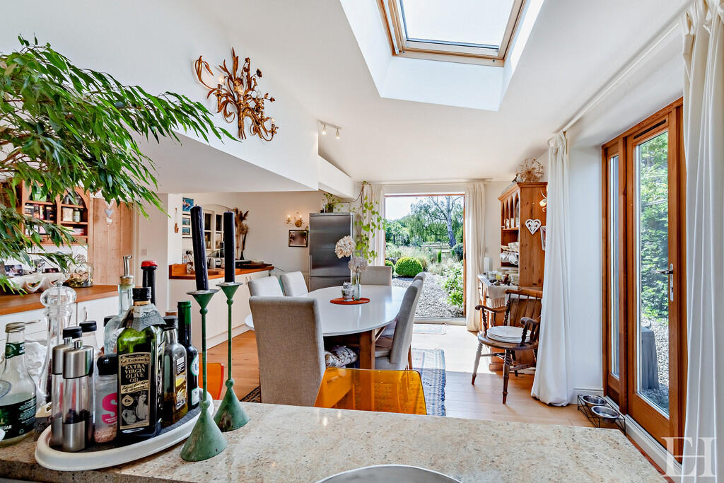 8655309-interiorW...