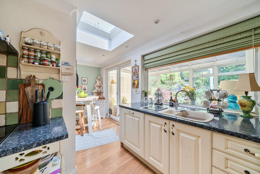 1289749-6-6842cea...