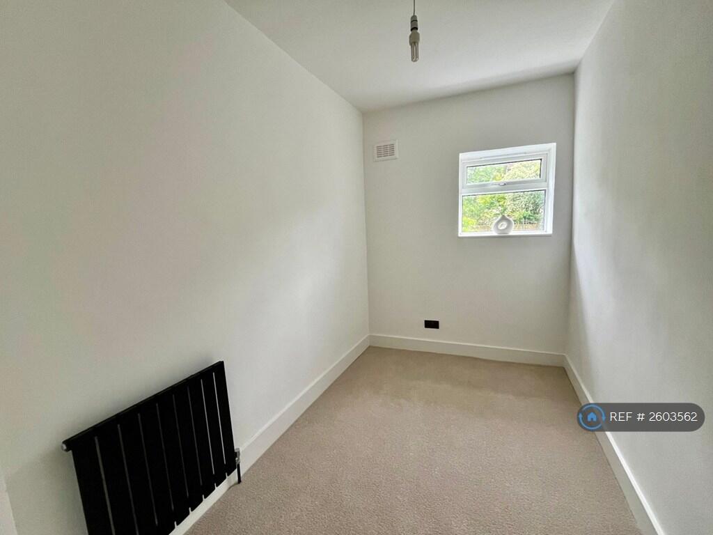 Bedroom 3 - Single / Office