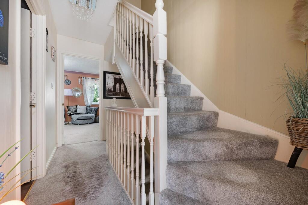 58 Threadfold Way HDR-12.jpg