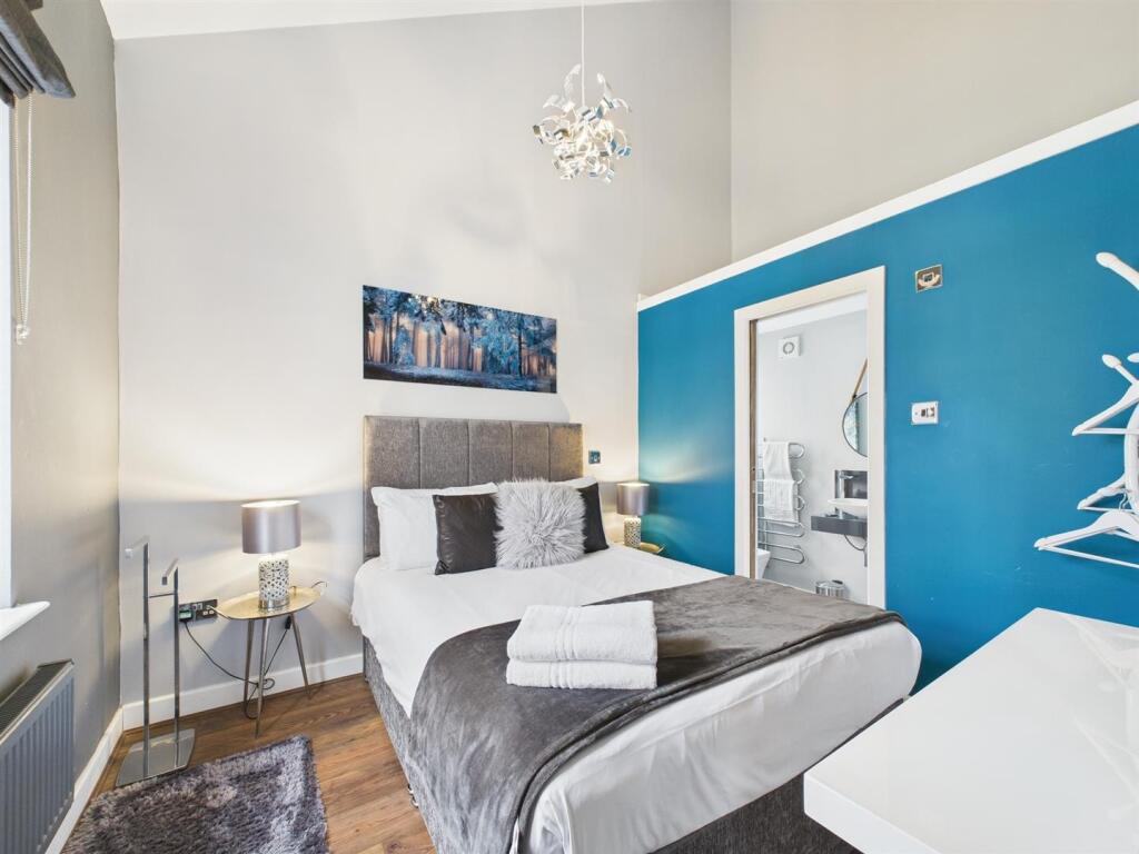 G Bed 2.jpg