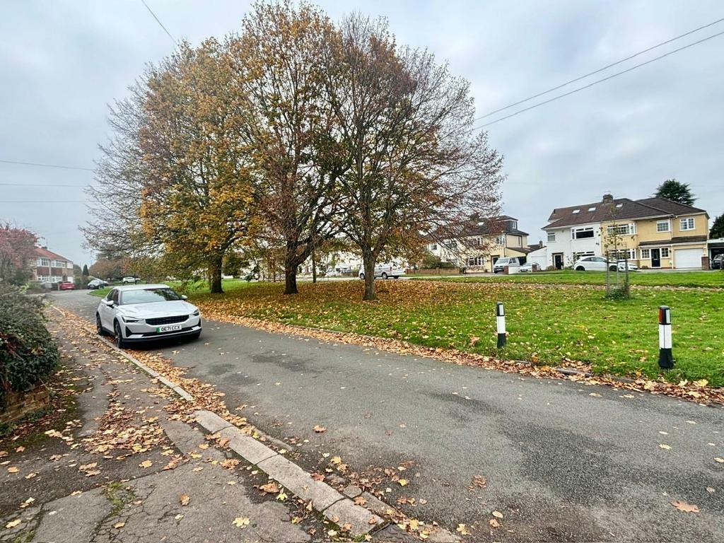 Property Setting / Frontage
