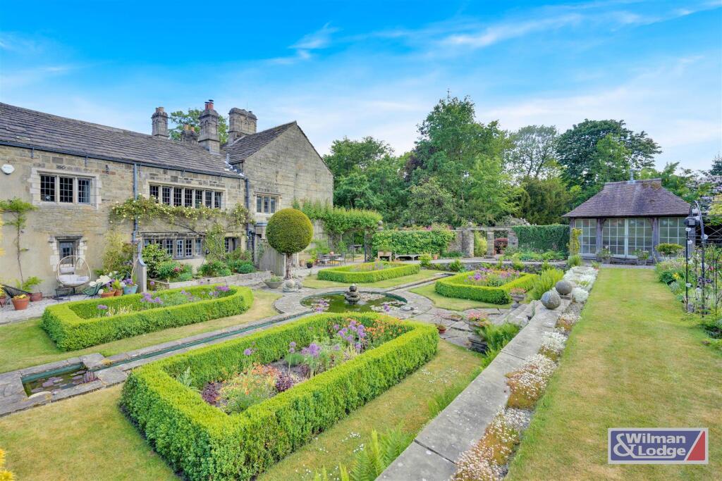 Period Property - Four Bed with Formal Gardens (42