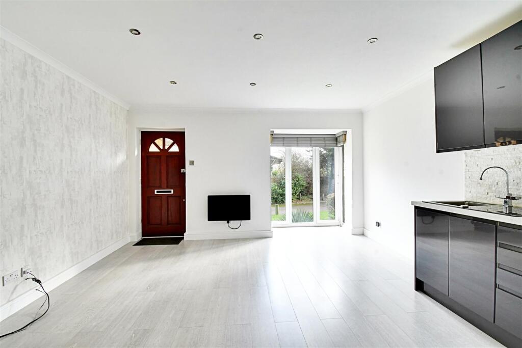 Living Room 3.jpg
