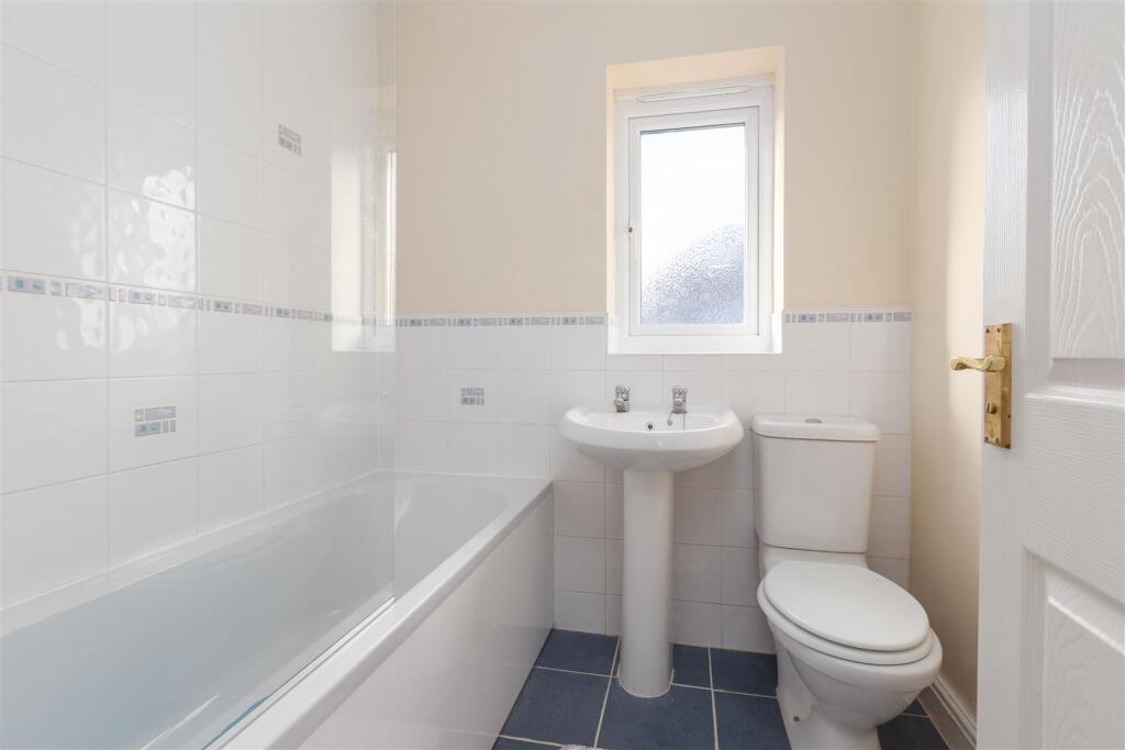 19 ROBIN CRESCENT.jpg