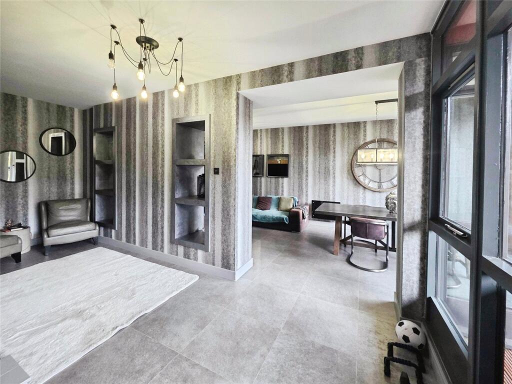 Lounge / Dining Room