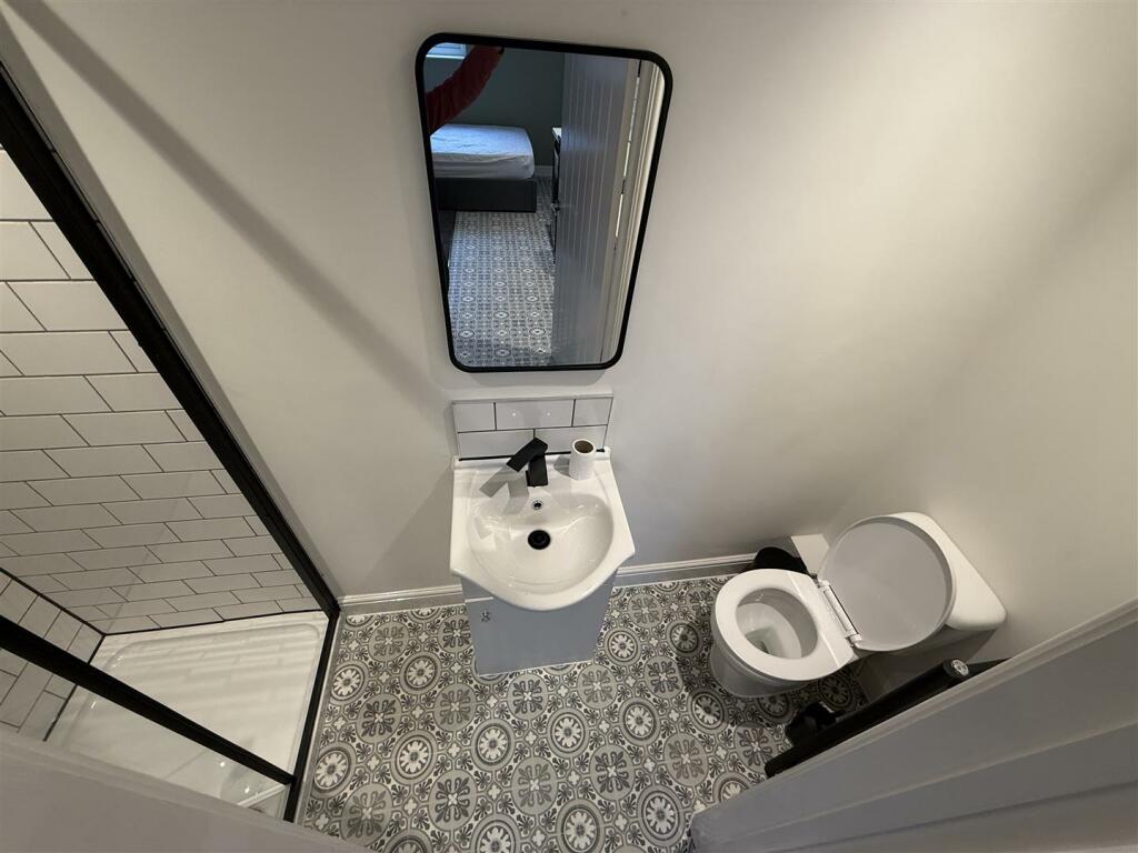 S2 Bathroom Pic 3.JPG