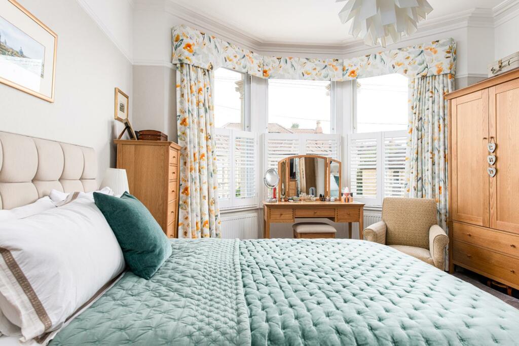 Bedroom1_2.jpg