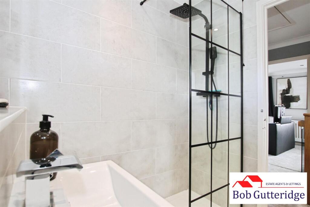 FIRST FLOOR SHOWER ROOM