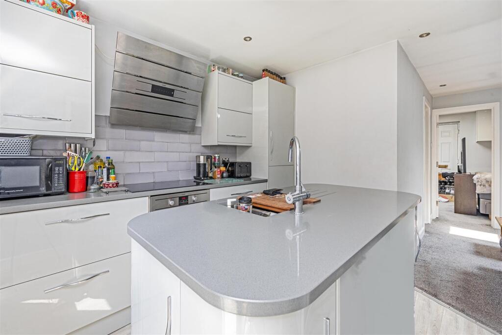 6 Faggs Road Feltham TW14 LOW RES-5.jpg