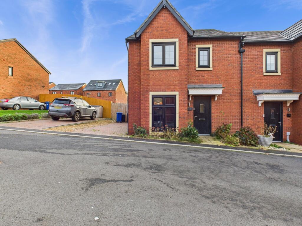 CAM03729G0-PR0178-STILL023