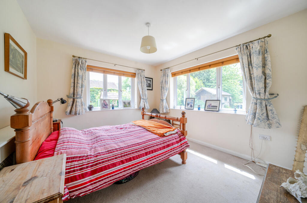 1296841-6-682f16b...