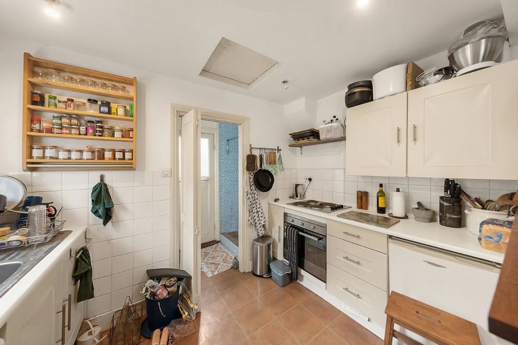 Kitchen (2).jpg