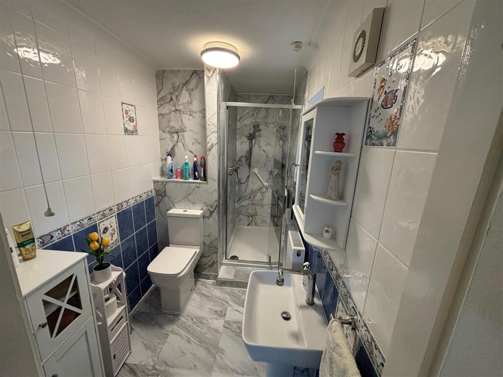 ENSUITE SHOWER ROOM