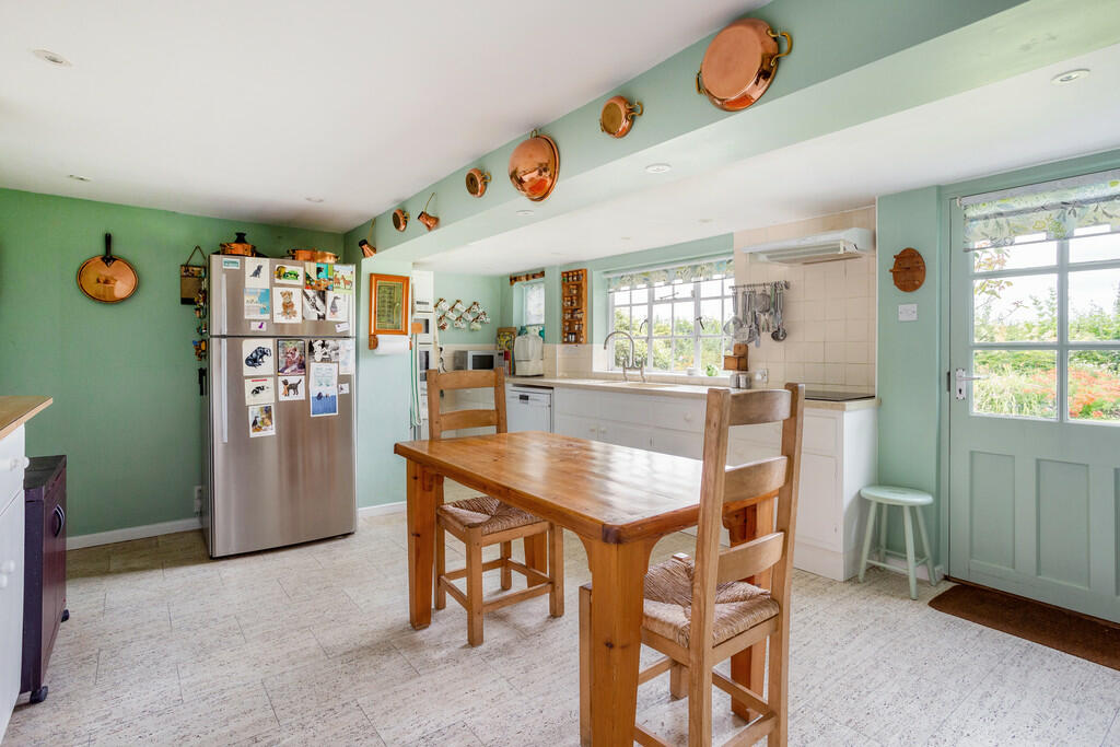 Kitchen/Breakfast...