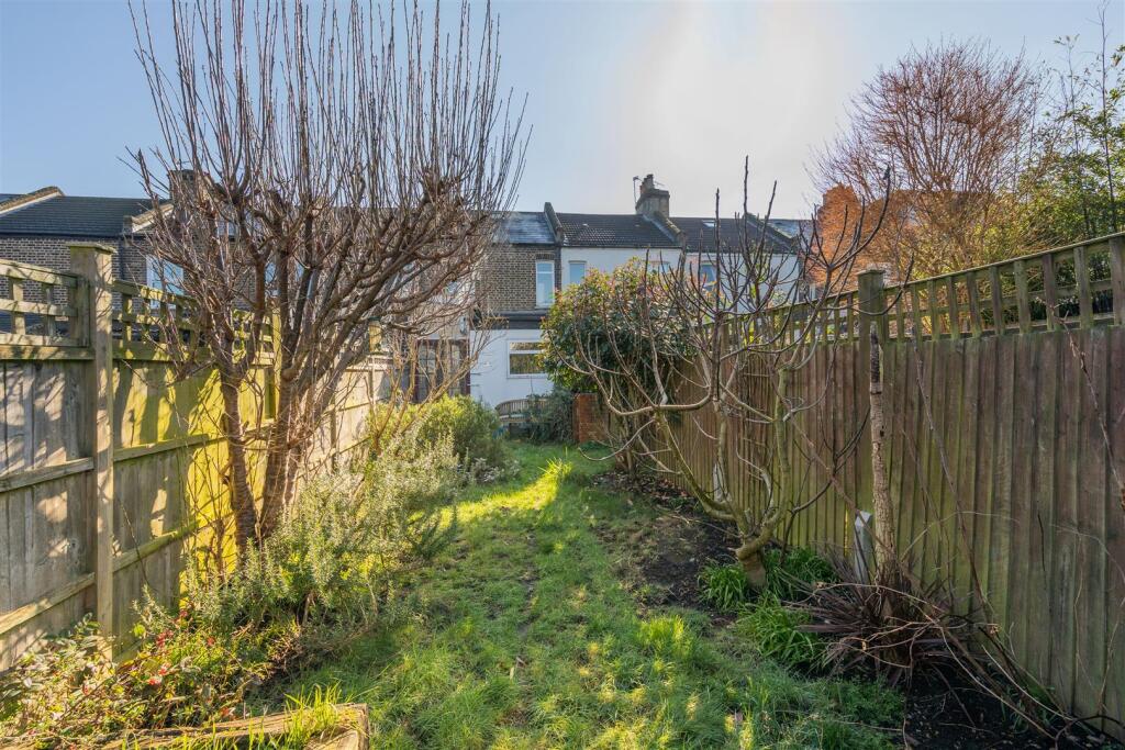 Oakdale Road E11