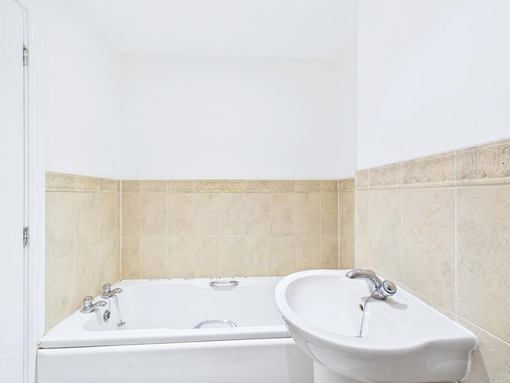 CAM01909G0-PR0430-STILL020