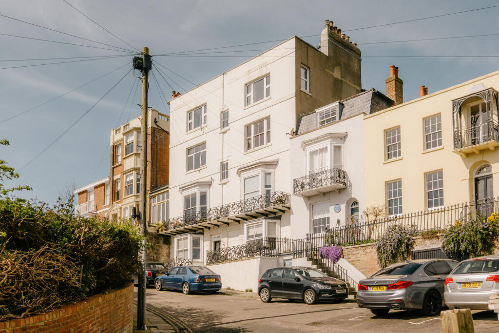 Croft-Hastings-ExmouthPlace-Exterior