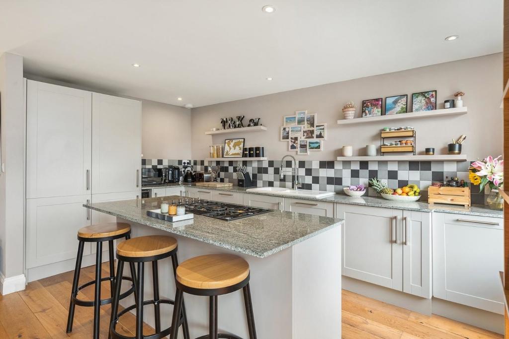 Kitchen (2).jpg