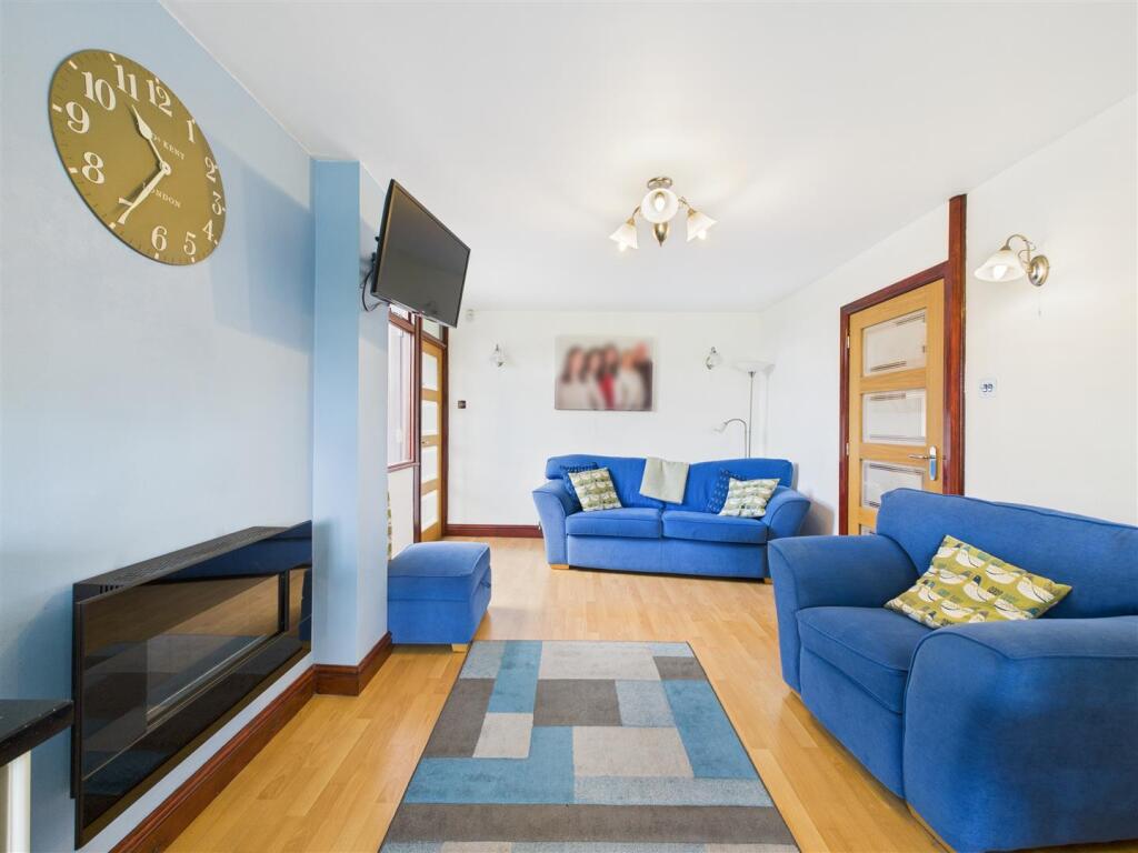 SITTING AREA