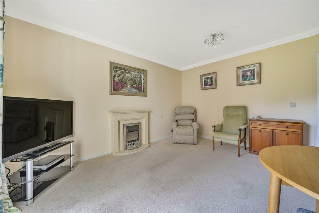 Living room 1.jpg