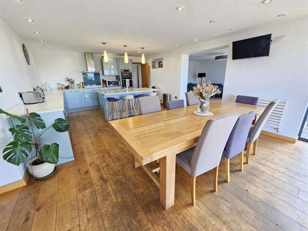 Kitchen dining room 2.jpg