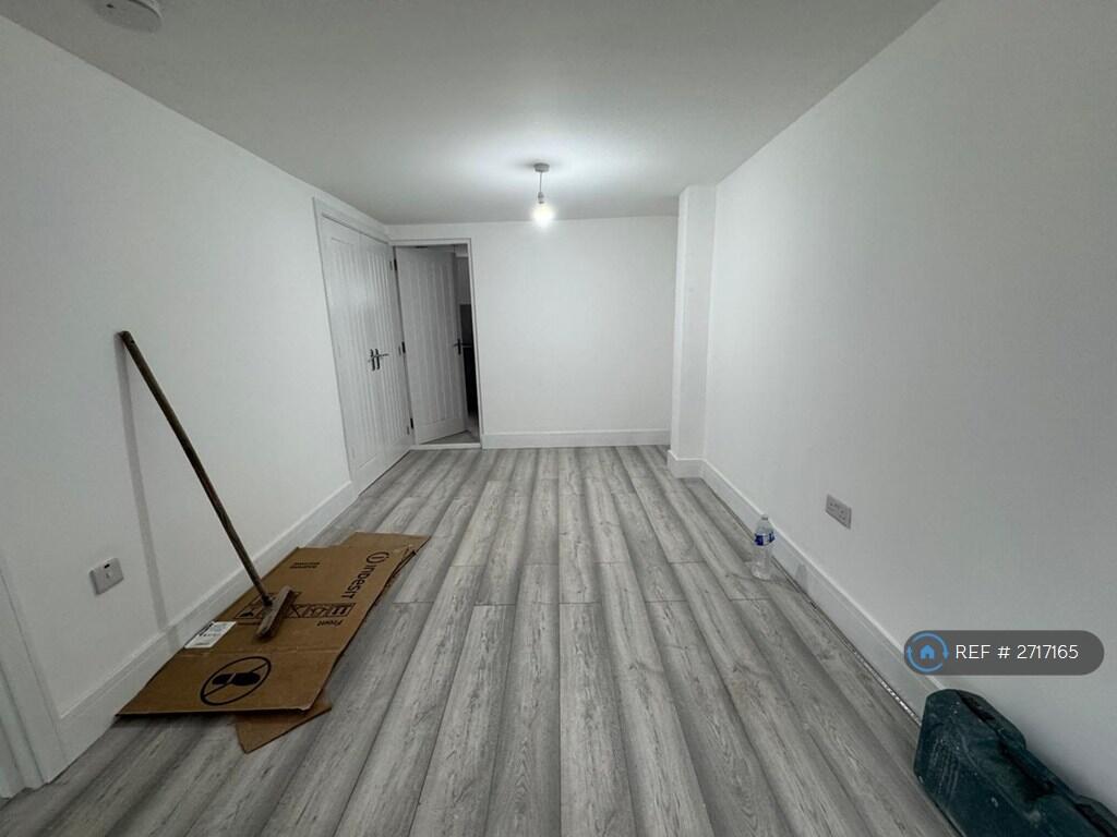 Bedroom Room 4 On Ground Floor 