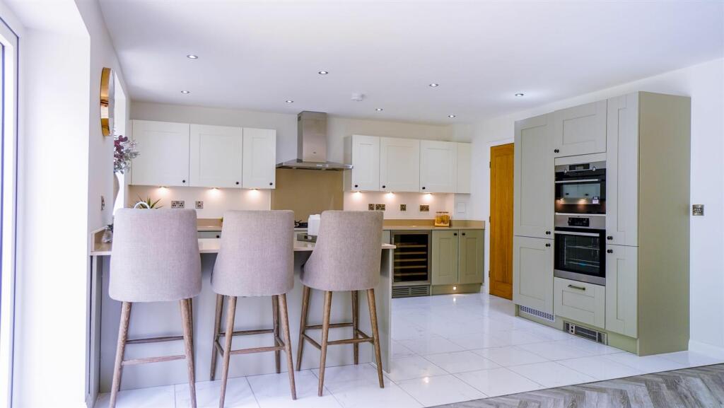 Sociable breakfast bar