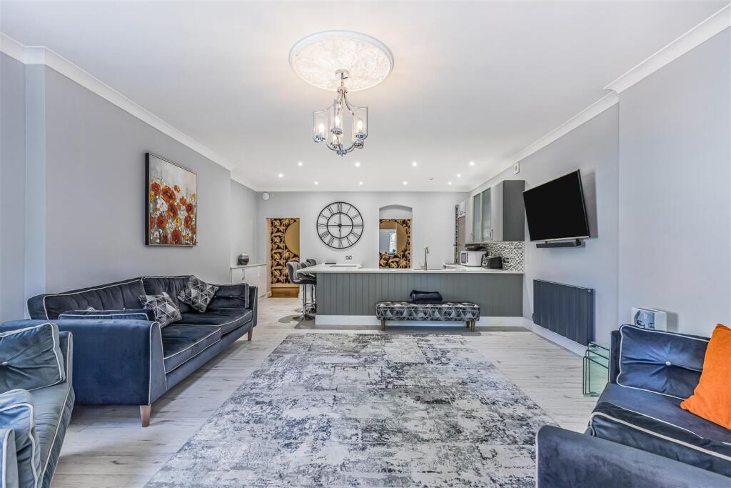 Flat 2 Earls Court, 9 Gervis Road, Bournemouth-Por