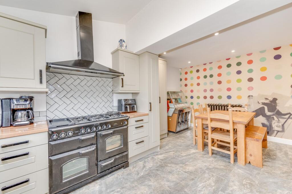 OPEN PLAN KITCHEN/DINER AND LIVING ROOM