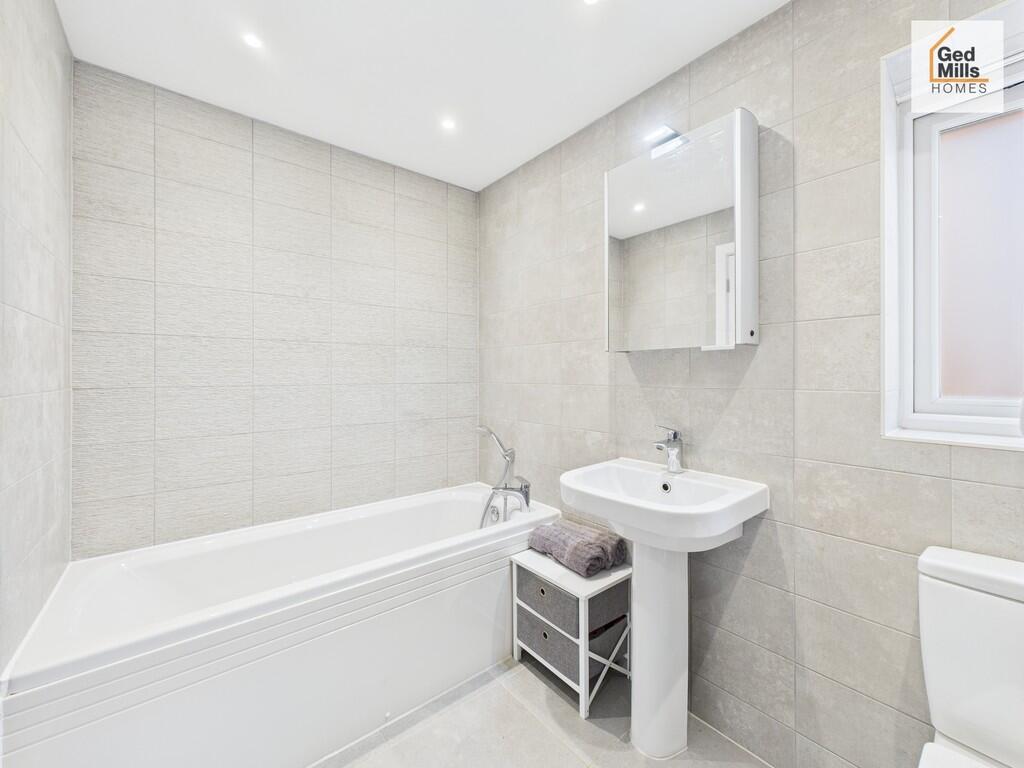 CAM04261G0-PR0084...