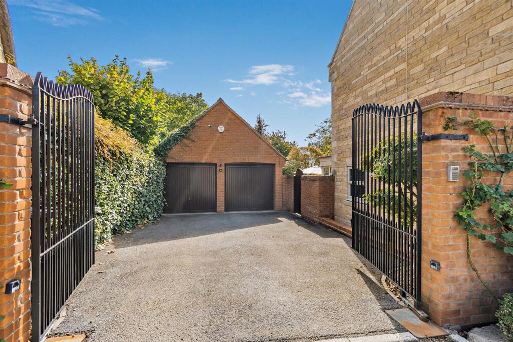 8620029-exterior37-8