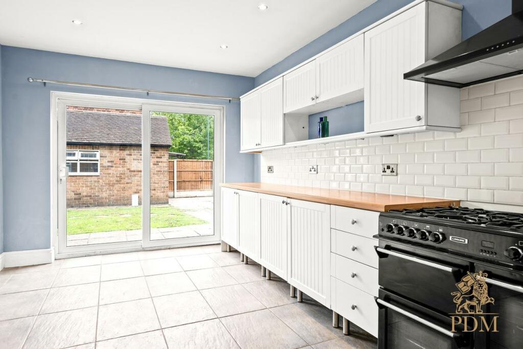 38 Russell Drive Wollaton Nottingham NG8 2BH