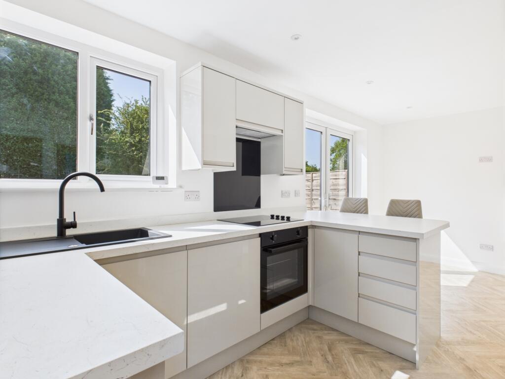 CAM03729G0-PR0072-STILL018